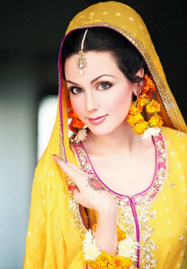Latest-Bridal-Mehndi-Dresses-2012-13-in-Pakistan-34