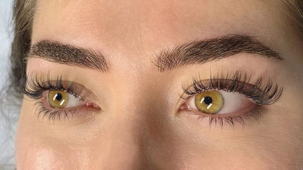 Do’s and Don’ts for Your First Eyelash Extension